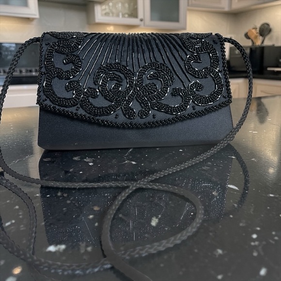 La Regale Handbags - La Regale Elegant Black Beaded Wristlet